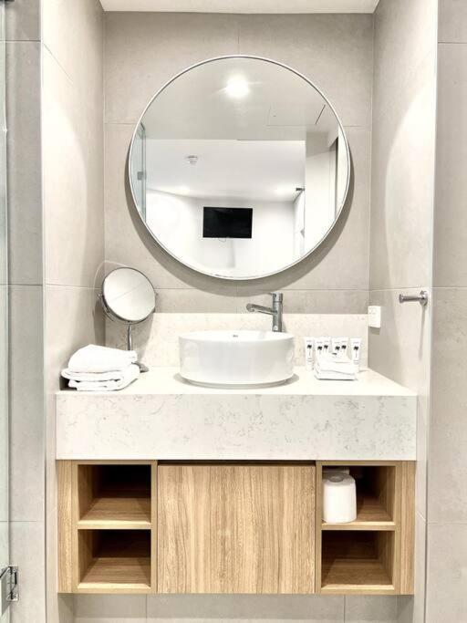 Апартаменты 18Ob Absolute Beachfront - Noosa Main Beach Экстерьер фото